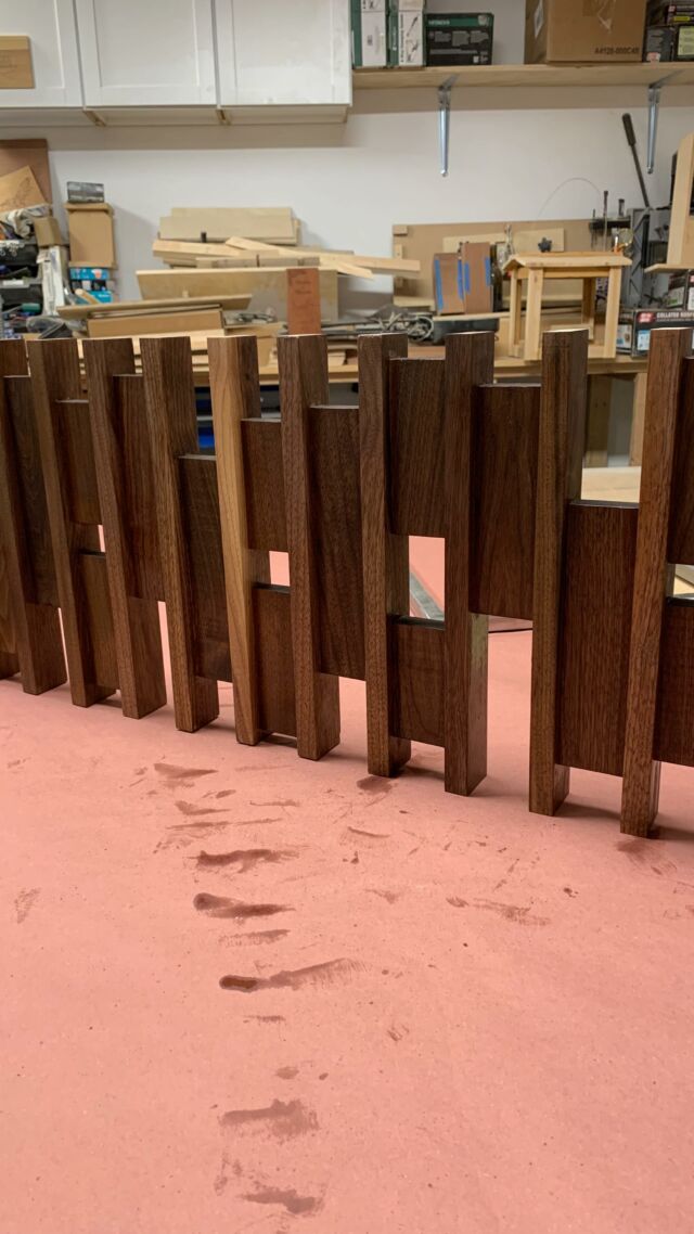 Applying finish to to the walnut center panel. Lookin’ Goood!#custommade #customwoodworking #customewoodwork #finefurnituremaking